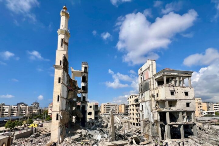 La distruzione dei ponti sul fiume Litani isolano grandi distretti nel Sud del Libano