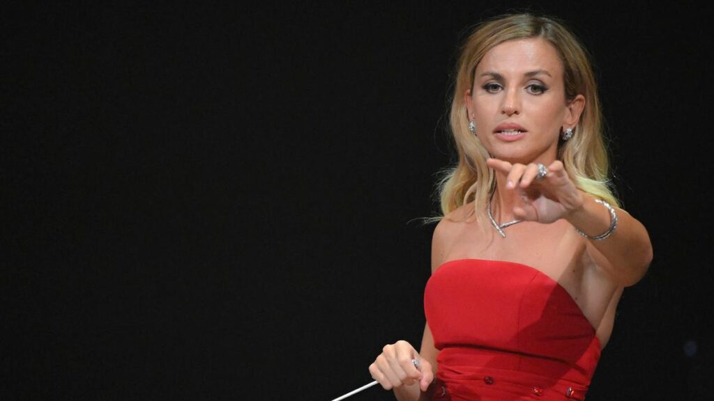 La Fenice interrompe la collaborazione con Beatrice Venezi dopo polemiche e dichiarazioni controverse