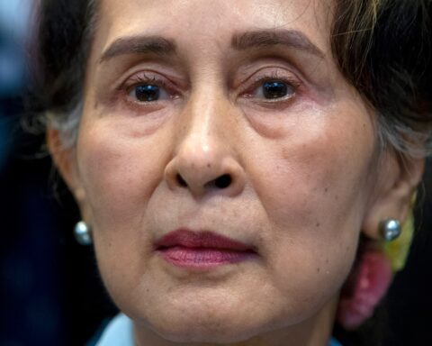 La giunta militare del Myanmar riduce la pena a quattro anni e mezzo per Aung San Suu Kyi