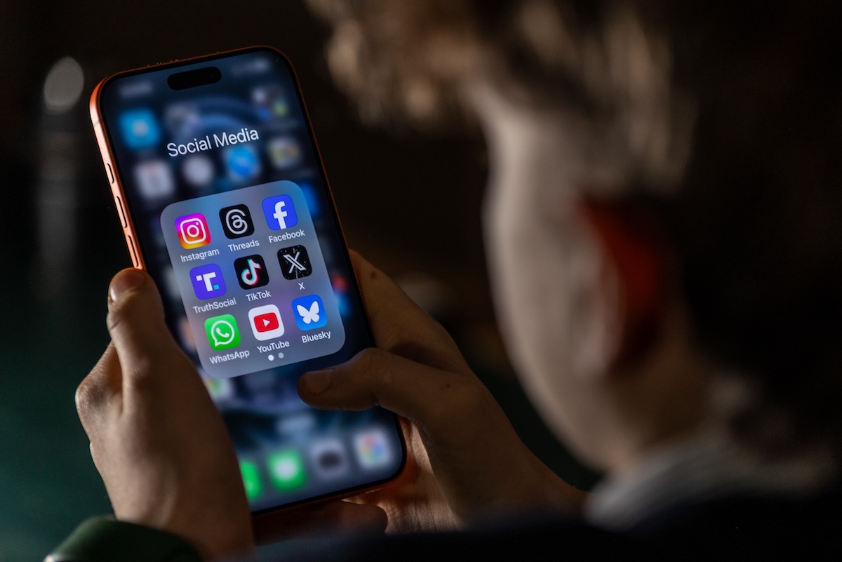 La Grecia annuncia un divieto di accesso ai social network per i minori di 15 anni dal 2027