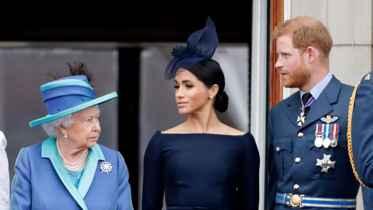 La nuova biografia di Elisabetta II rivela retroscena sui rapporti con Meghan e Harry