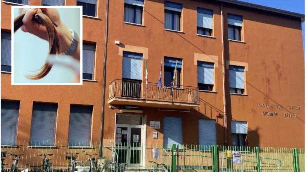 La professoressa taglia i capelli a due alunne durante una lezione a Mestre