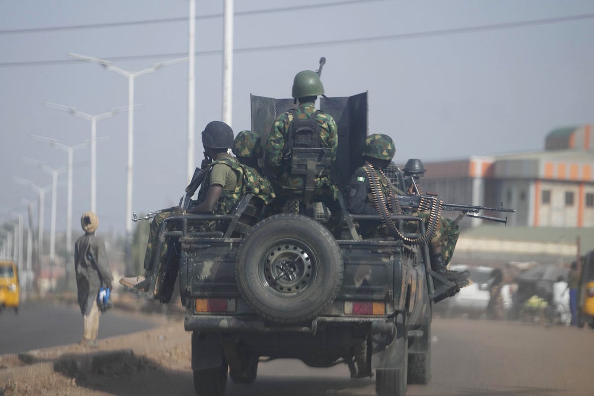 L'esercito nigeriano libera 31 ostaggi durante un attacco a due chiese nello stato di Kaduna