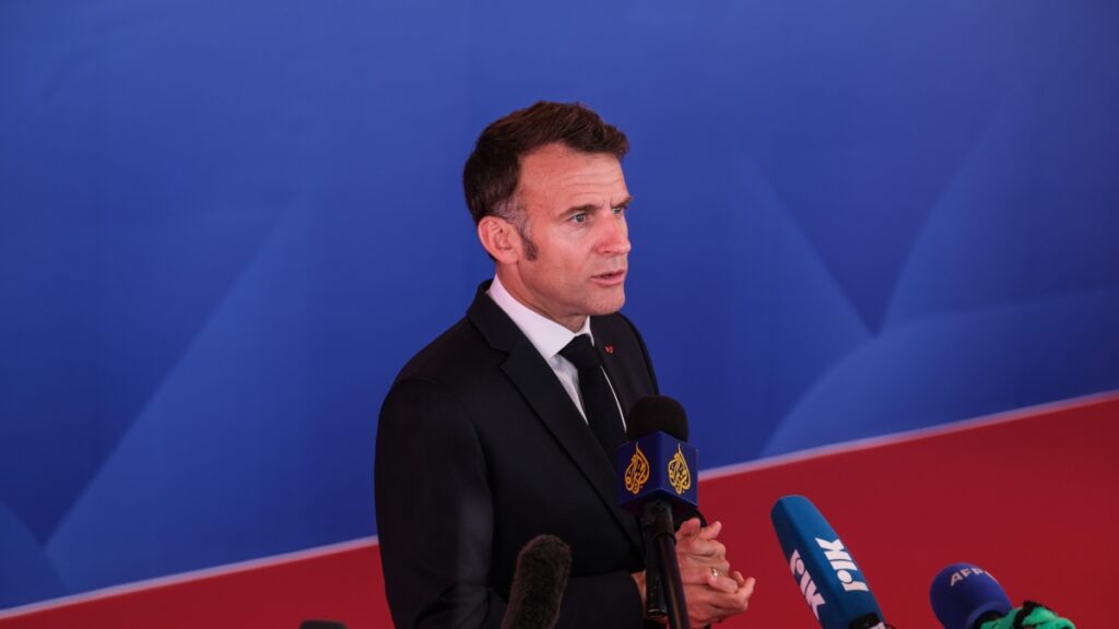 Macron annuncia la sua uscita dalla politica dopo il mandato: «Non ho fatto politica prima, non la farò dopo»