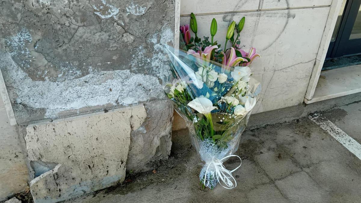 Madre si lancia nel vuoto con i suoi tre figli: due bambini morti, una bambina in gravi condizioni