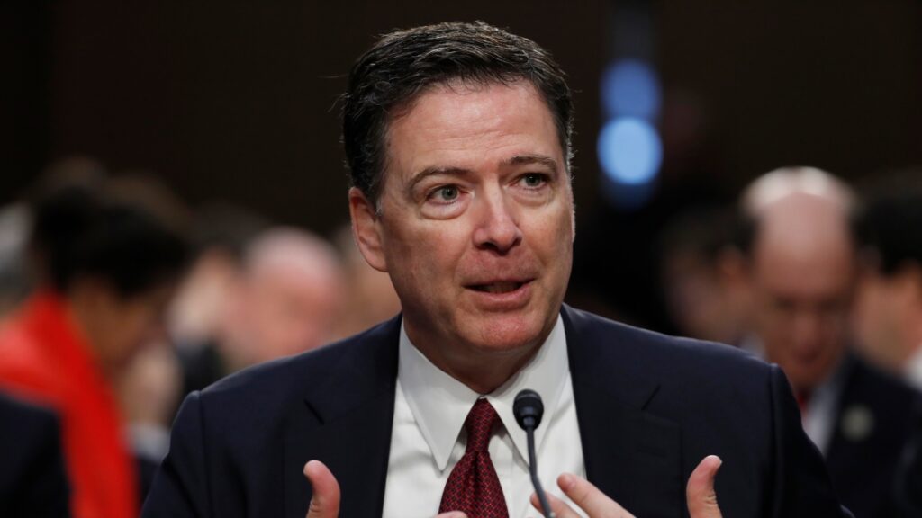 Mandato d'arresto emesso contro l'ex capo dell'Fbi James Comey per minacce a Trump