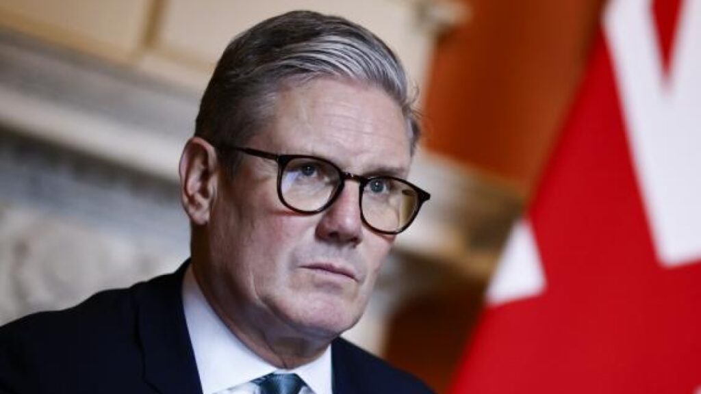 Mandelson costretto a dimettersi, Starmer sotto pressione per le sue responsabilità