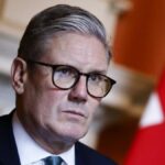 Mandelson costretto a dimettersi, Starmer sotto pressione per le sue responsabilità