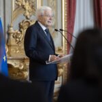 Mattarella elogia Papa Francesco e critica Trump: «Il potere può inebriare»