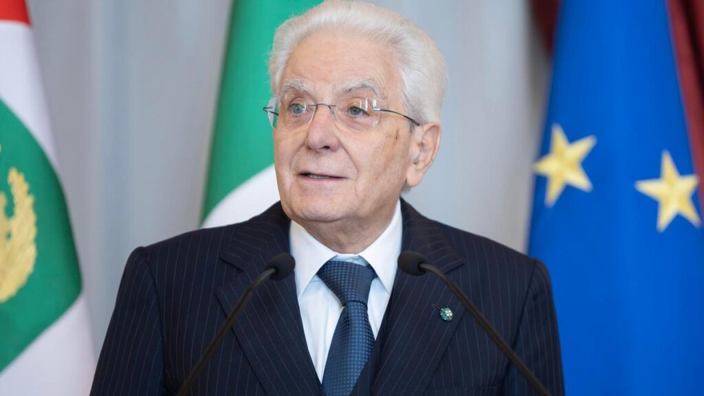 Mattarella: il messaggio del Papa avverte sul rischio di autoesaltazione e sottolinea l'importanza dell'autoironia