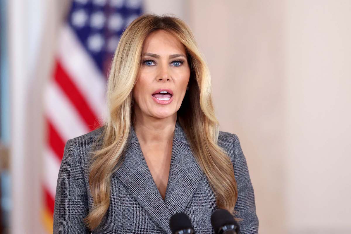 Melania Trump nega mai avuto amicizie con Epstein durante conferenza stampa controversa