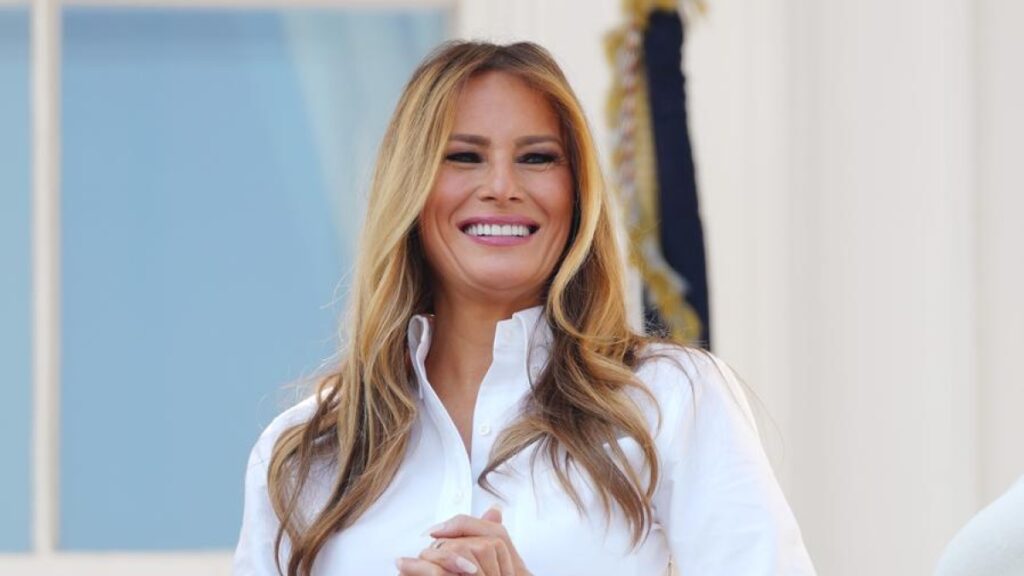 Melania Trump smentisce legami con Epstein: «Mai stata sua amica, sono menzogne»