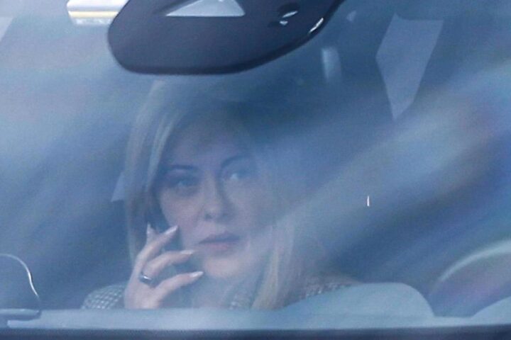 Meloni a Gedda per la sicurezza energetica: stop a voci sul rimpasto e sostegno a Piantedosi