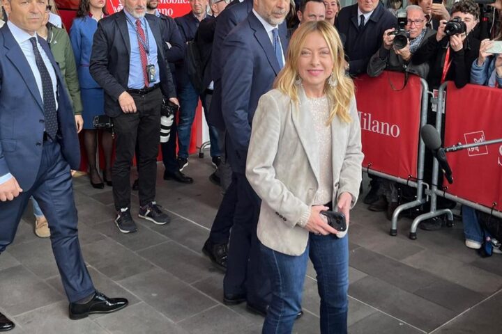 Meloni: “Modifiche in arrivo, ma incentivi ai legali per rimpatri restano”