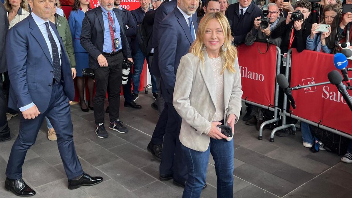 Meloni: “Modifiche in arrivo, ma incentivi ai legali per rimpatri restano”