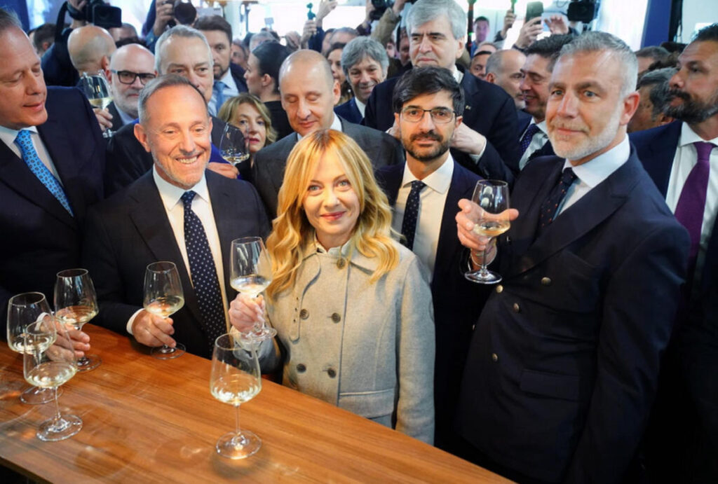 Meloni sospende rinnovo automatico accordo di difesa con Israele e condanna attacco di Trump a Papa Leone XIV