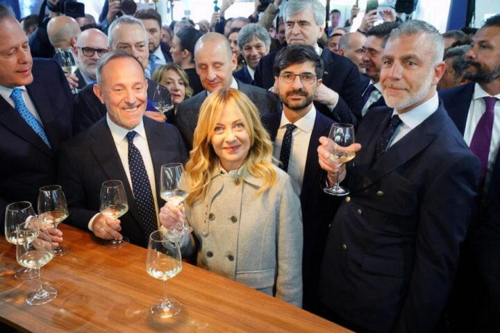 Meloni sospende rinnovo automatico accordo di difesa con Israele e condanna attacco di Trump a Papa Leone XIV