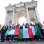 Milano bloccata per il raduno dei Patrioti, cori contro musulmani e Ursula von der Leyen