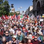 Milano celebra il 25 Aprile con un corteo fra contestazioni e riflessioni sulla libertà
