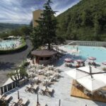 Morte di Gabriele in piscina a Suio Terme: mancanza di griglia di sicurezza nel bocchettone