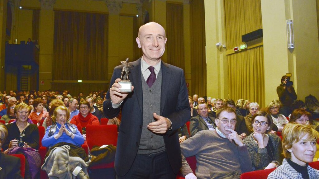 Morto Roberto Arditti, giornalista e comunicatore italiano a 60 anni dopo un arresto cardiaco