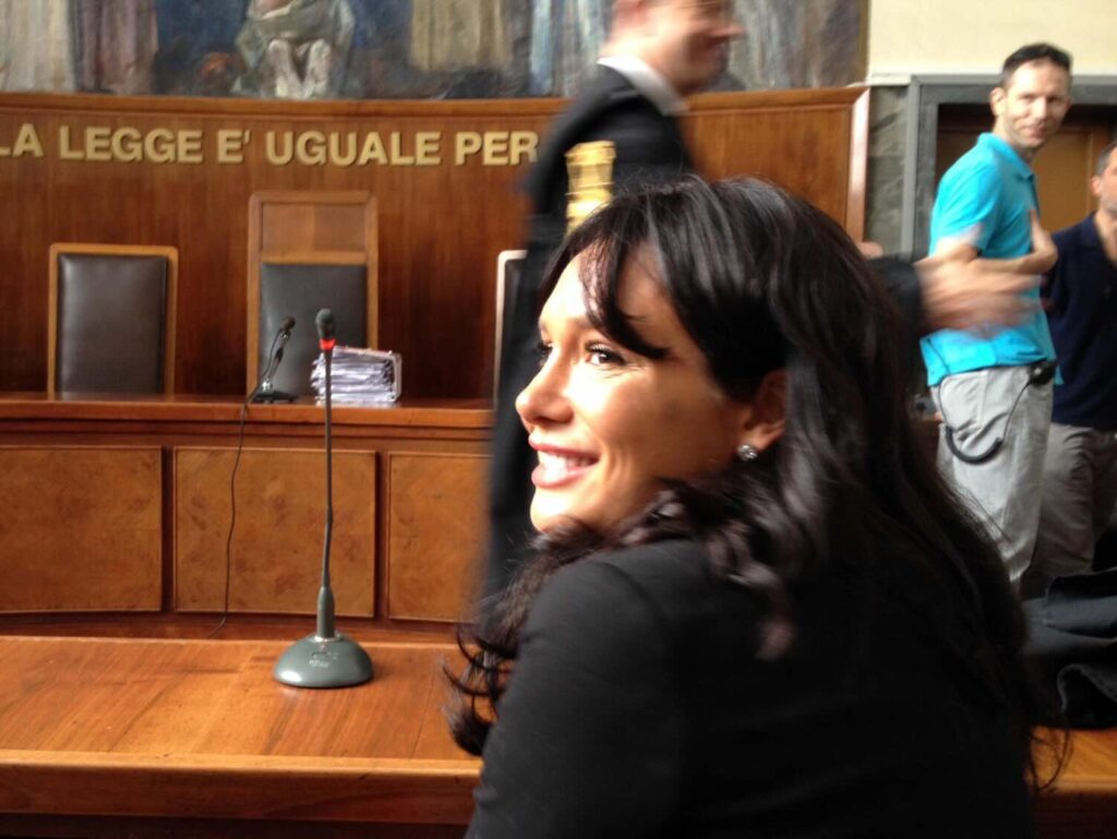 Nicole Minetti ottiene l'ok all'adozione dal tribunale di Venezia, inchiesta si allarga in Uruguay