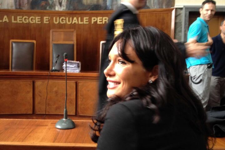Nicole Minetti ottiene l'ok all'adozione dal tribunale di Venezia, inchiesta si allarga in Uruguay