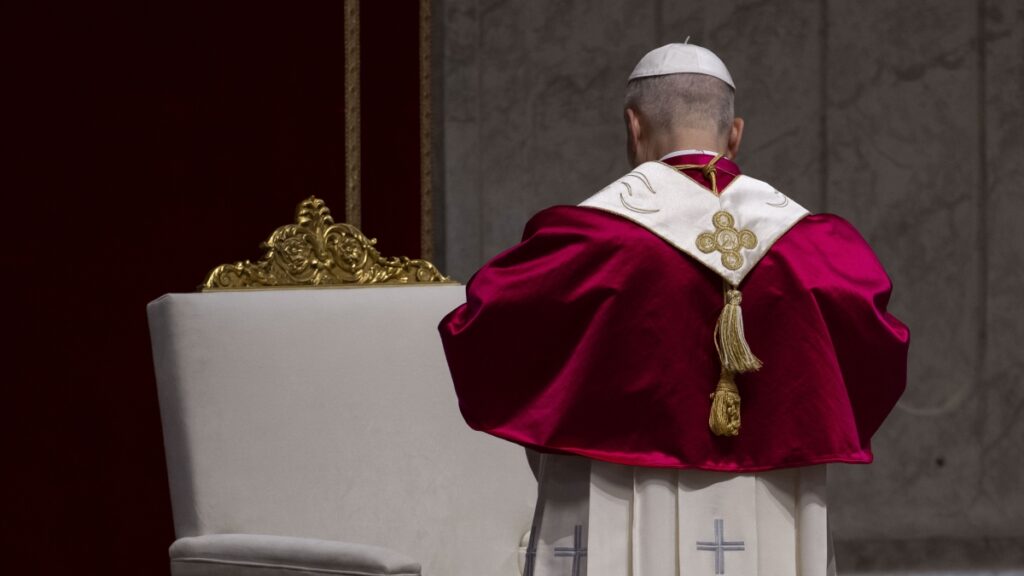 Padre James Martin critica Trump: le sue parole sul Papa mancano di dignità presidenziale