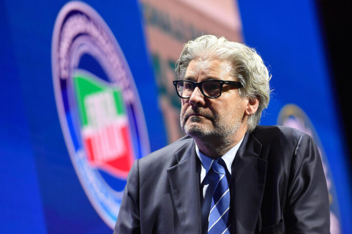 Paolo Del Debbio critica Marina e Pier Silvio Berlusconi: «Invitare Tajani a Mediaset è un errore»