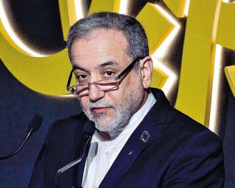 Pasdaran iraniani: negoziati a Islamabad o escalation? Ghalibaf accusa Trump di «falsità»