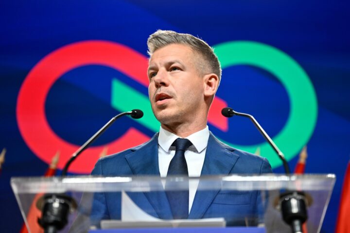 Peter Magyar promette un rapido cambiamento per l'Ungheria dopo la vittoria su Orban