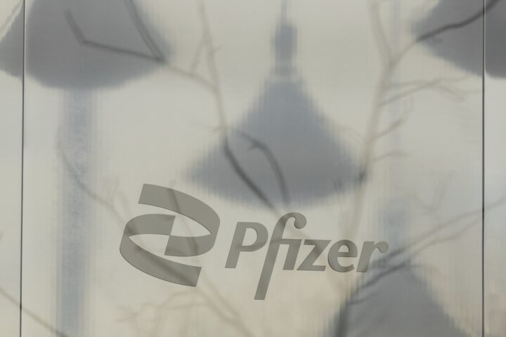 Polonia e Romania condannate a pagare quasi 2 miliardi di euro a Pfizer e BioNTech per i vaccini COVID-19