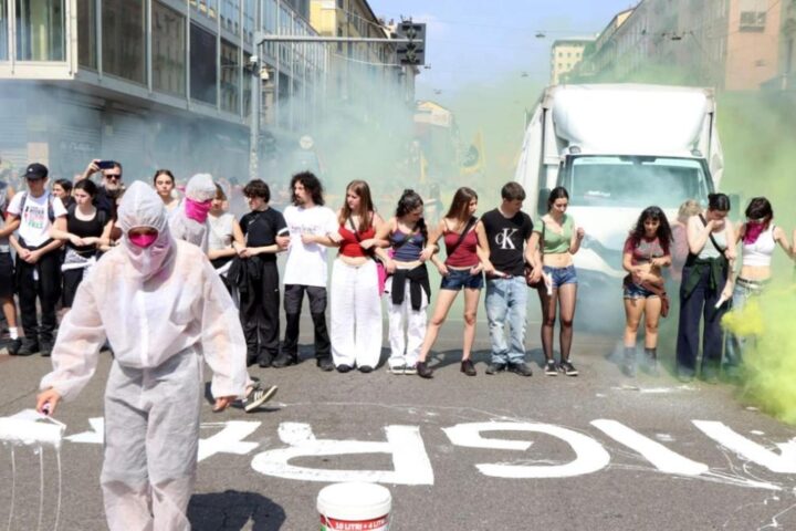 Proteste a Milano: scontri tra manifestanti e forze dell'ordine durante il corteo