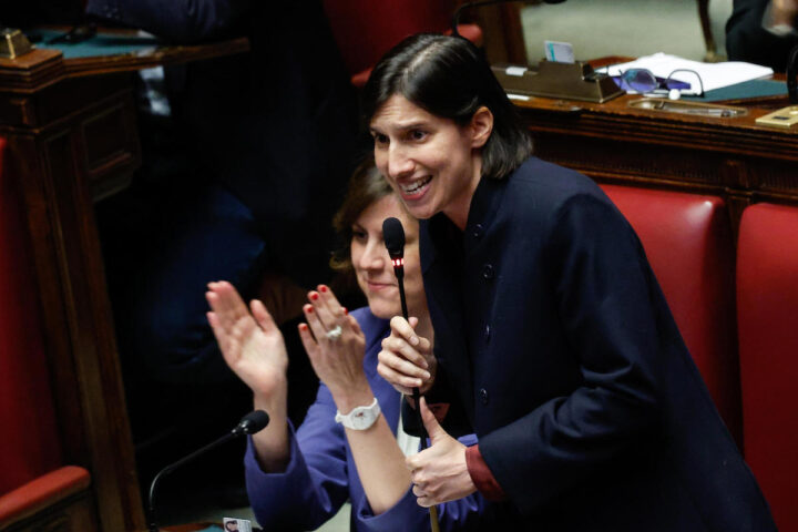 Reazioni politiche all'attacco di Trump contro Giorgia Meloni: Schlein afferma che «nessun capo di Stato può minacciare»