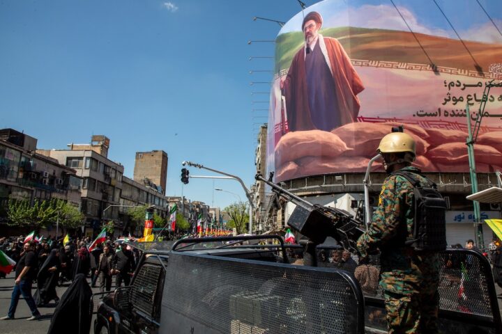 Riapertura dello stretto di Hormuz in pericolo dopo chiusura dell'Iran per vendetta a bombardamenti israeliani