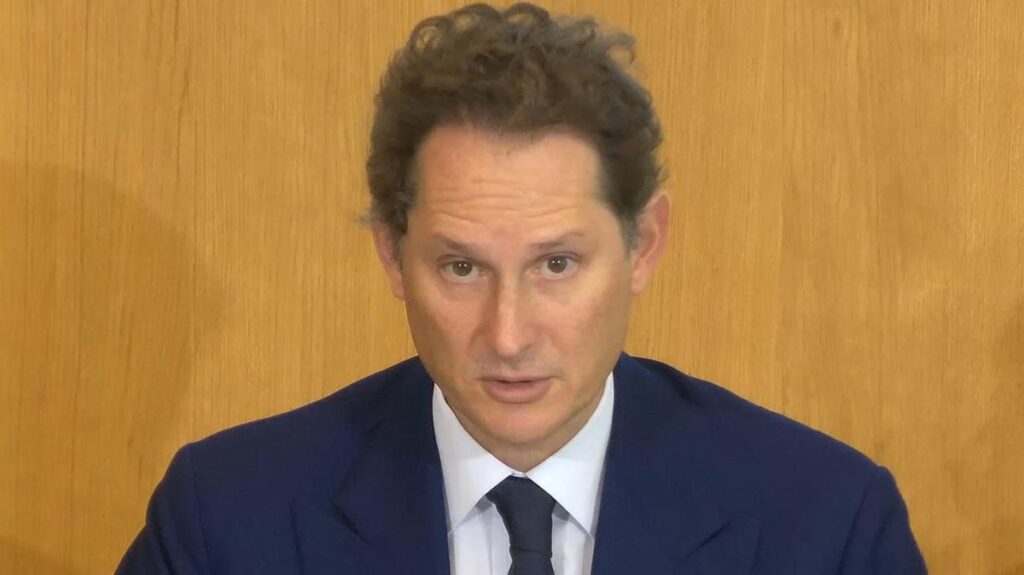 Richiesta di rinvio a giudizio per John Elkann a Torino sulla residenza di Marella Caracciolo