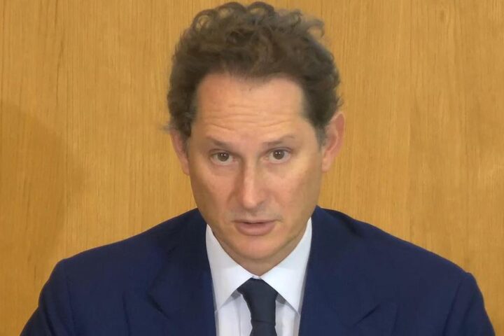 Richiesta di rinvio a giudizio per John Elkann a Torino sulla residenza di Marella Caracciolo