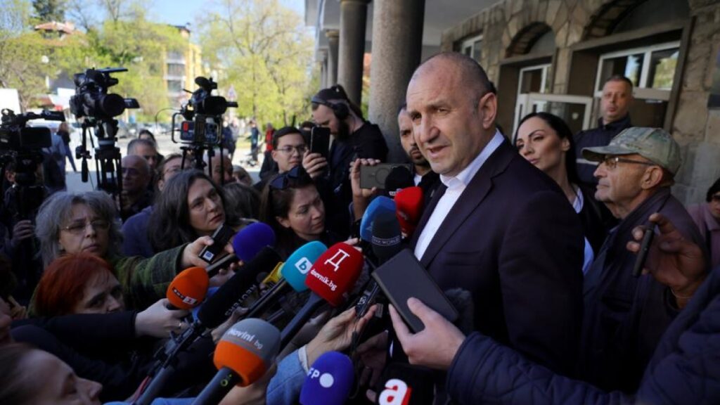 Rumen Radev, filorusso ed euroscettico, in testa nei sondaggi per le elezioni in Bulgaria