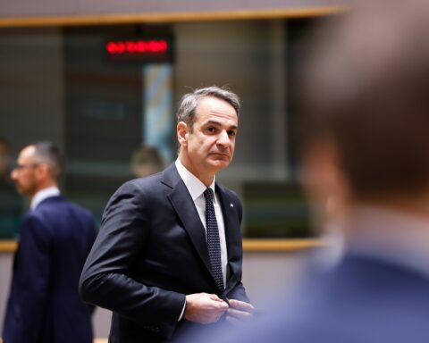 Scandalo sui sussidi europei in Grecia: Mitsotakis sostituisce due ministri e avvia indagini sull'opposizione