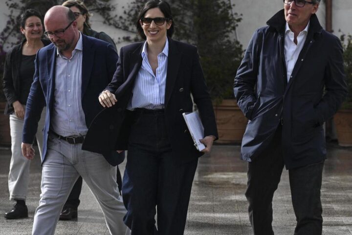 Schlein a Barcellona: "Il tempo della paura è finito", il summit delle sinistre si concentra sulla pace e cooperazione