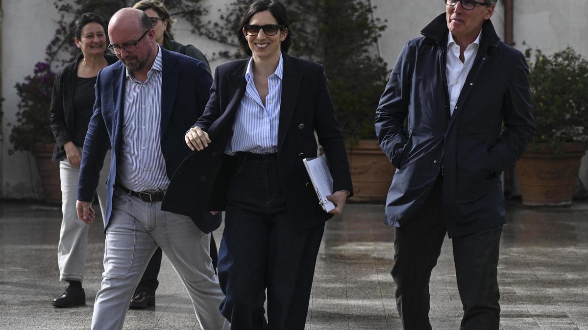 Schlein a Barcellona: "Il tempo della paura è finito", il summit delle sinistre si concentra sulla pace e cooperazione