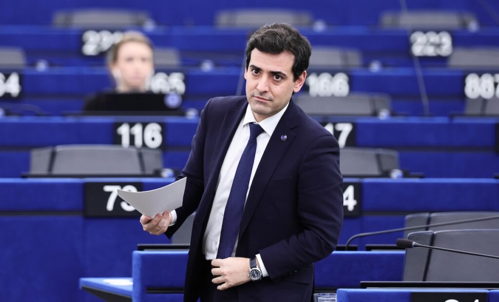 Sejourne: «Non lasceremo affondare l’industria italiana», ma esclude la sospensione del Patto di stabilità