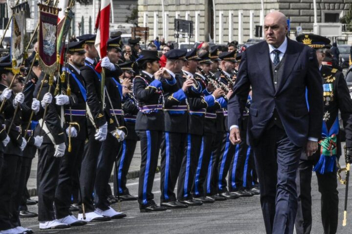 Sigonella, la decisione italiana di negare l'atterraggio aerei statunitensi solleva reazioni internazionali