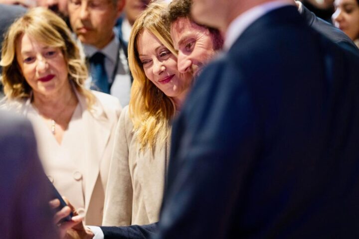 Sondaggio politico: Fratelli d'Italia in crescita all'1,5%, Movimento 5 Stelle avanza