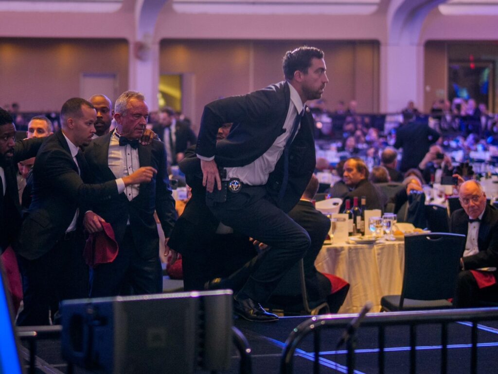 Sparatoria al gala di Trump a Washington: arrestato l'attentatore Cole Tomas Allen