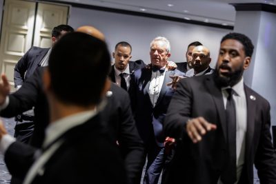 Sparatoria durante la cena dei corrispondenti a Washington, ferito un agente del Secret Service