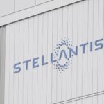 Stellantis: 700mila auto ibride a rischio incendio, controlli in corso per i proprietari