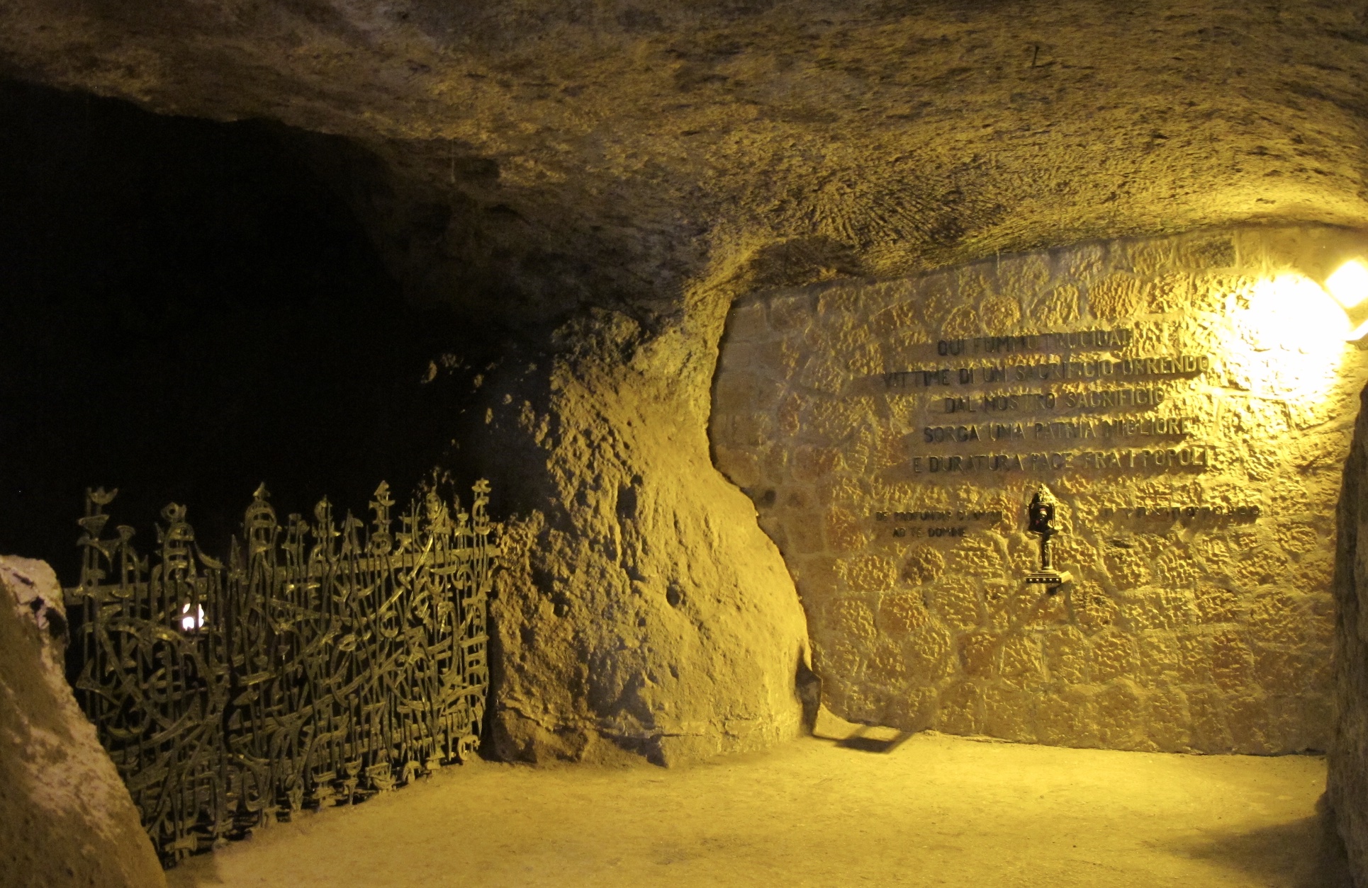 Tajani commemora l'81° anniversario della Festa della Liberazione alle Fosse Ardeatine e a Ferentino