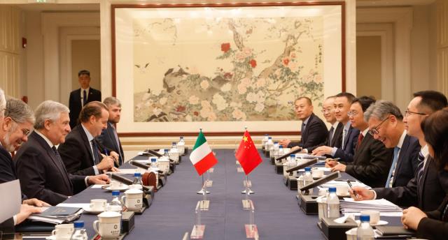Tajani incontra a Pechino il ministro Wang per rafforzare il partenariato economico Italia-Cina