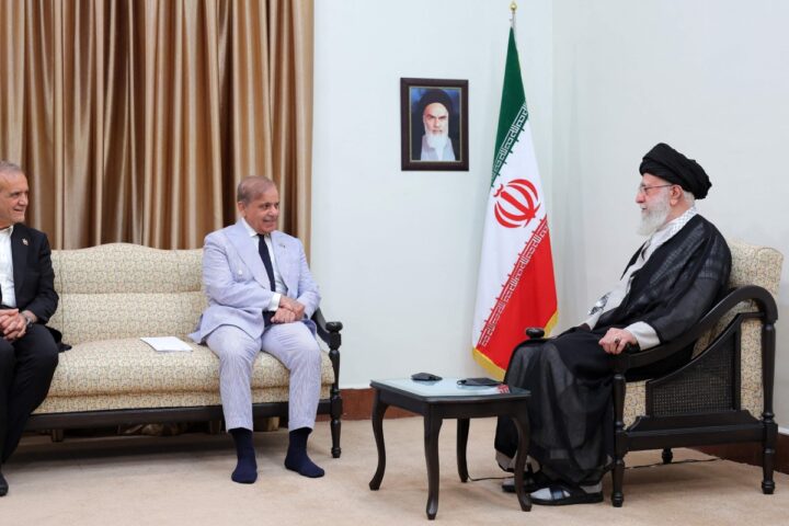 Trattativa in corso per la tregua tra Trump e Iran, mediazione del Pakistan a Islamabad